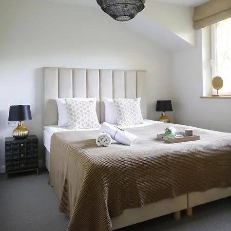 Na Wzgorzu W Zielonym Sercu Lodzi Przy Parku Krajobrazowym Ruda Wiilowa