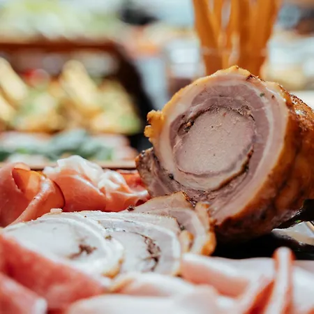 Na Wzgorzu W Zielonym Sercu Lodzi Przy Parku Krajobrazowym Ruda Wiilowa