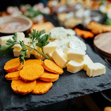 Na Wzgorzu W Zielonym Sercu Lodzi Przy Parku Krajobrazowym Ruda Wiilowa