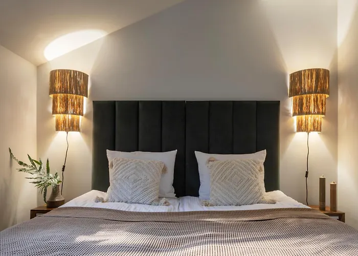 Na Wzgorzu W Zielonym Sercu Lodzi Przy Parku Krajobrazowym Ruda Willowa