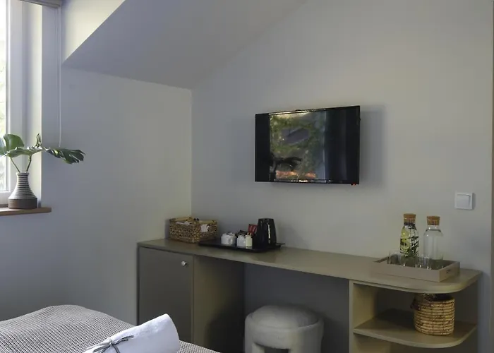 Na Wzgorzu W Zielonym Sercu Lodzi Przy Parku Krajobrazowym Ruda Willowa Bed and Breakfast Λοτζ