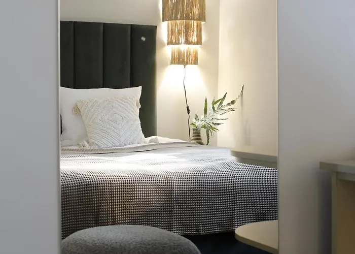 Na Wzgorzu W Zielonym Sercu Lodzi Przy Parku Krajobrazowym Ruda Willowa